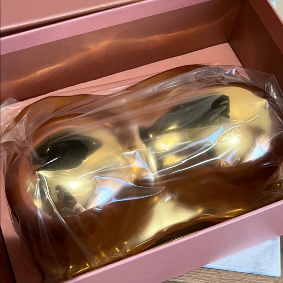 Cult Gaia metallic gold sculptural lucite Reina clutch. - Picture 2 of 7